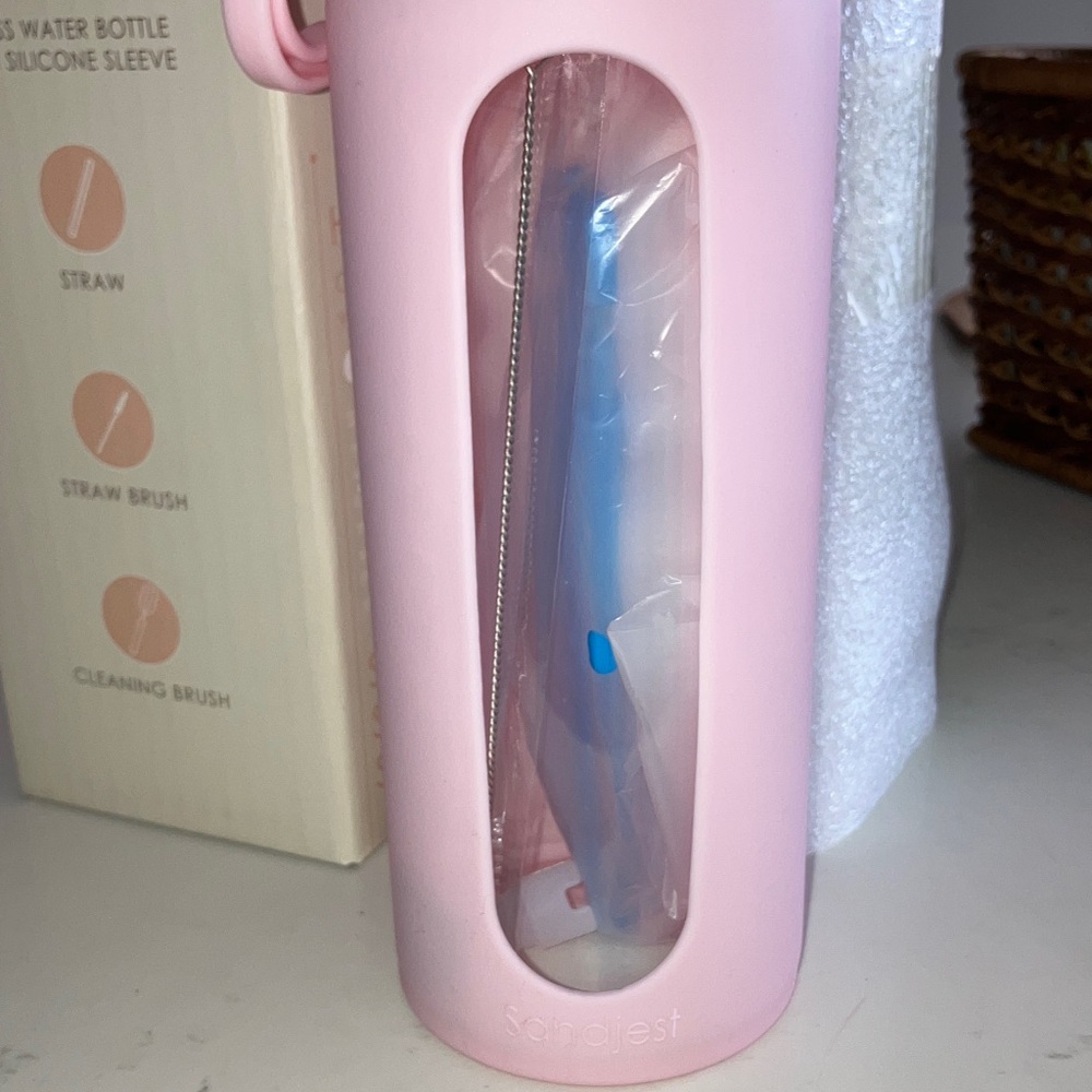 Pink Water Bottle with Heart Handle - Picture 5 of 7